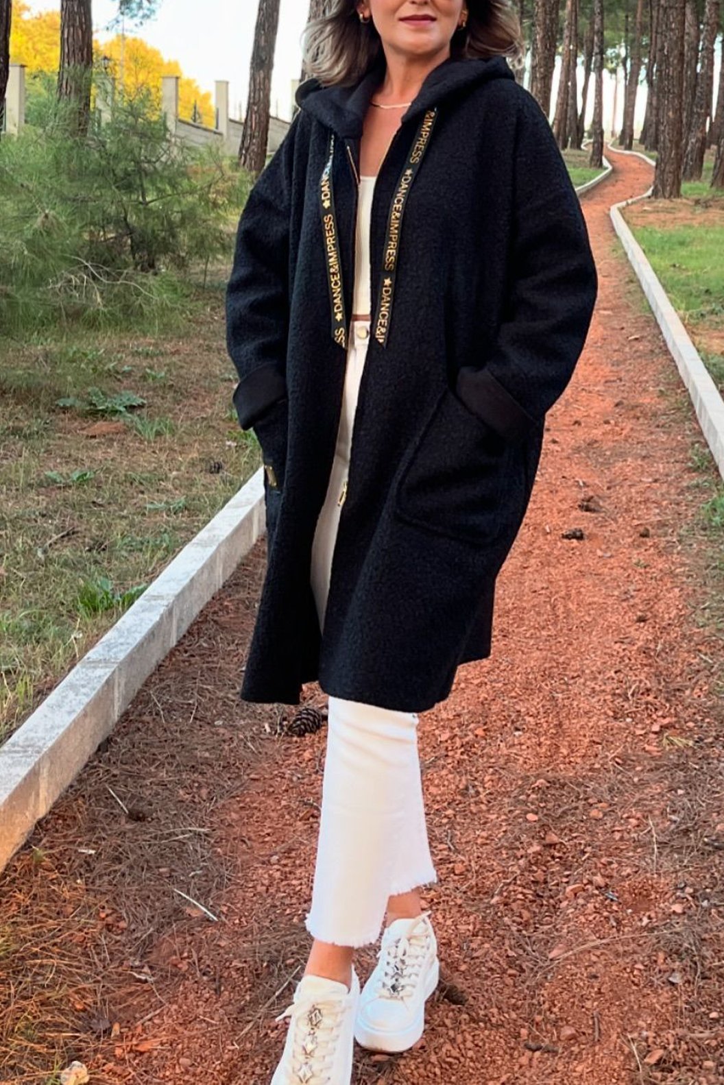 Caroline - Chic Lambswool Hooded Coat